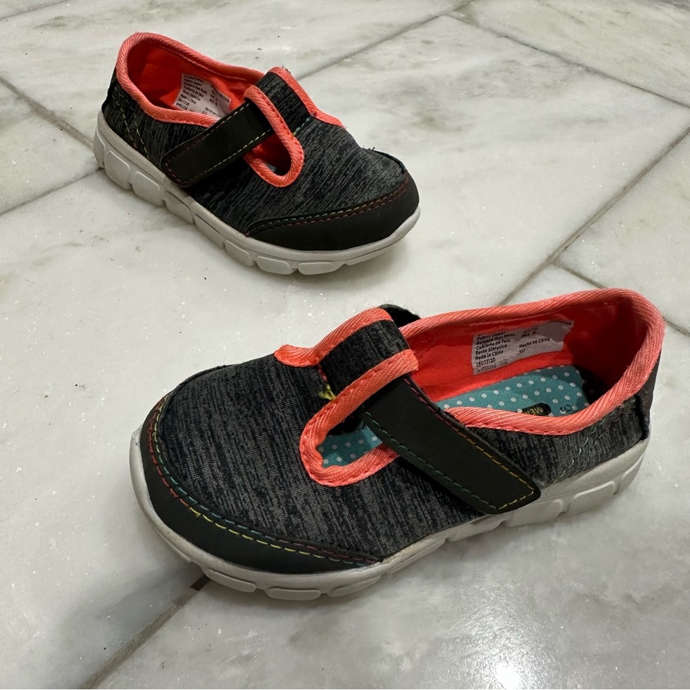 Danskin Now Girls Gray and Coral Slip-On Sneakers